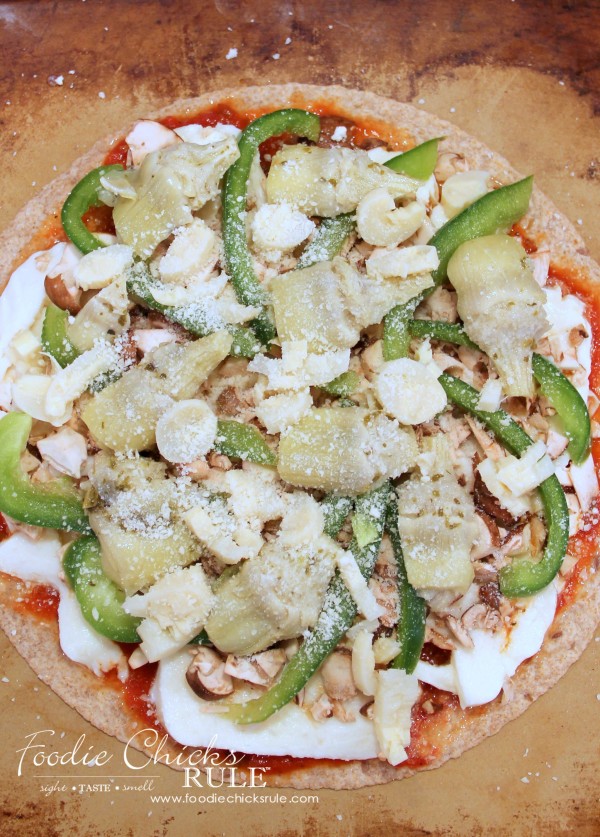 Healthy Veggie Pizza! SO simple tho throw together with these (or any!) ingredients! foodiechicksrule.com #healthyveggiepizza #healthypizza #veggierecipes #healthyrecipes #pizzarecipes #tortillarecipes #glutenfreerecipes #dairyfreerecipes