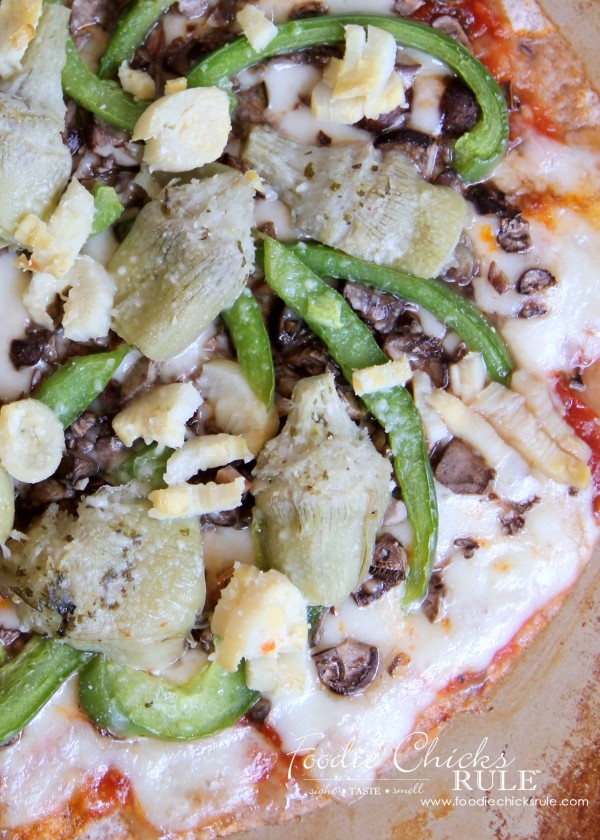 Healthy Veggie Pizza! SO simple tho throw together with these (or any!) ingredients! foodiechicksrule.com #healthyveggiepizza #healthypizza #veggierecipes #healthyrecipes #pizzarecipes #tortillarecipes #glutenfreerecipes #dairyfreerecipes