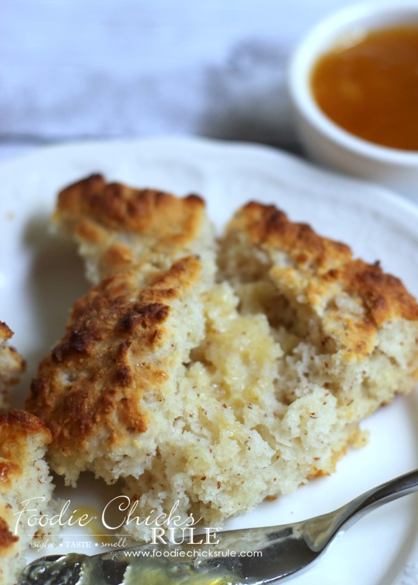 Easy GLUTEN FREE Biscuits - So tender and delicious - Very tender - #glutenfree #biscuits foodiechicksrule.com