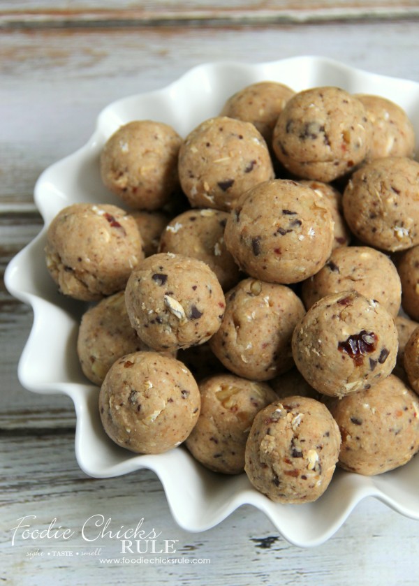 Gluten Free Healthy Breakfast Balls (and snacks) - EASY recipe! #glutenfree foodiechicksrule