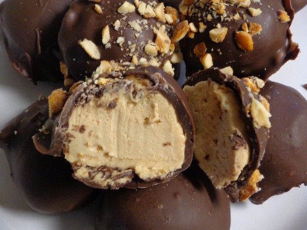 4-Ingredient-Peanut-Butter-Cheesecake-Balls-thrifty t treasures