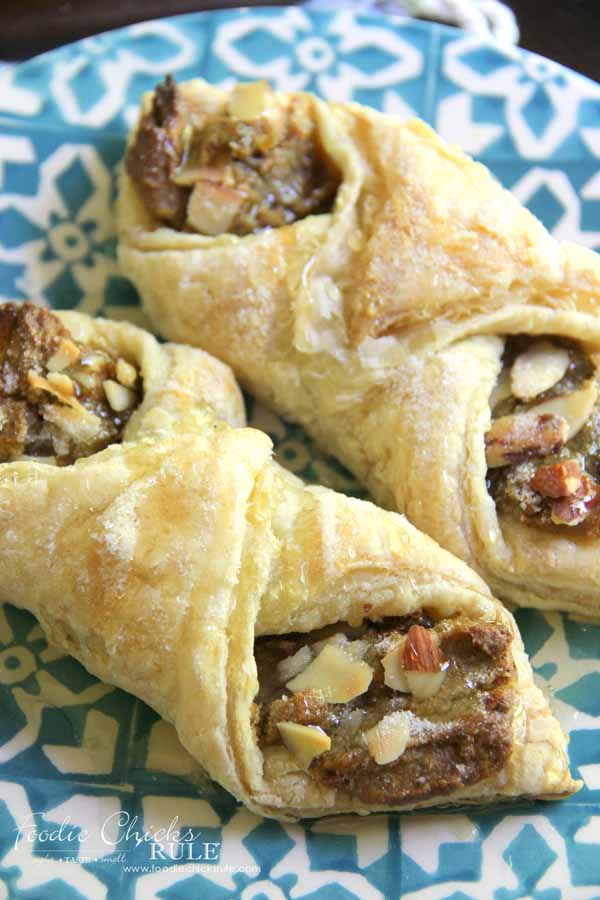 Pistachio Almond Pastry - YUMMY RECIPE - foodiechicksrule.com #almondpastry #pistachiopastry #pistachio