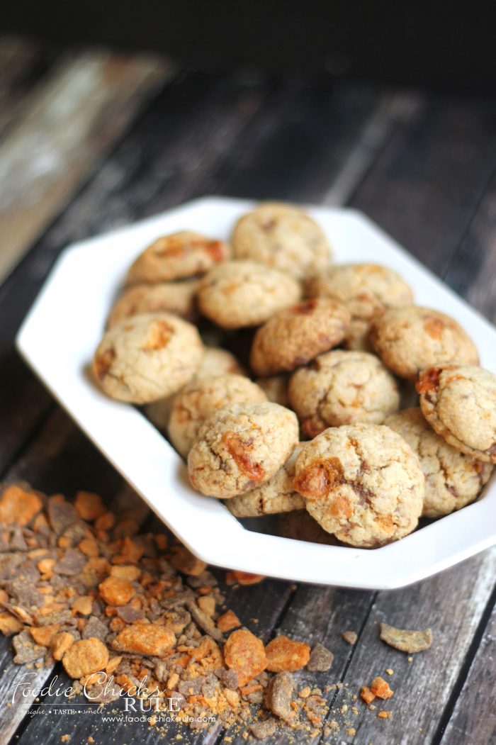 Butterfinger Biscotti Bites (Butterfinger Cookies, Butterfinger Desserts)- Delish!! artsychicksrule.com