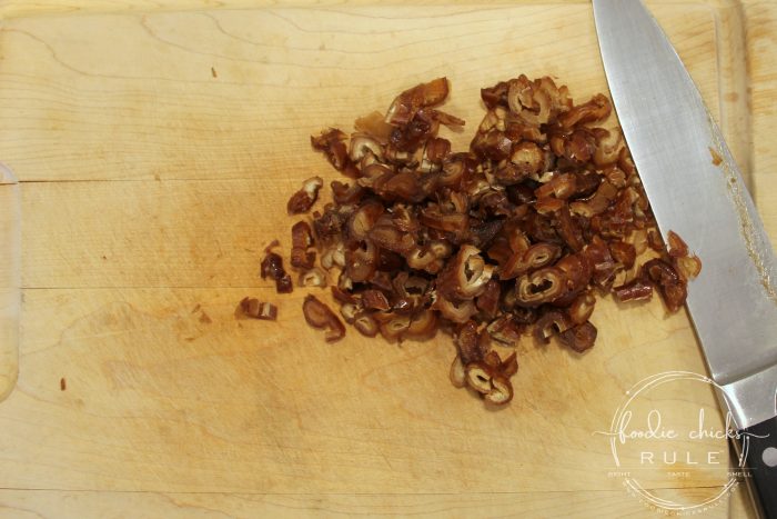 Old Fashioned Date Walnut Bread foodiechicksrule.com #oldfashioned #datewalnutbread #datebread #easyrecipe