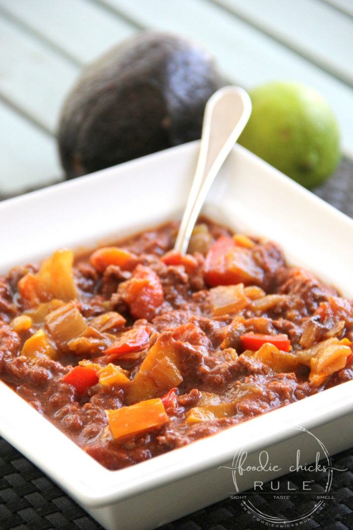 Whole30 Beanless Chili - (so thick and hearty!!) foodiechicksrule.com #whole30 #beanlesschili #whole30recipe #whole30chili