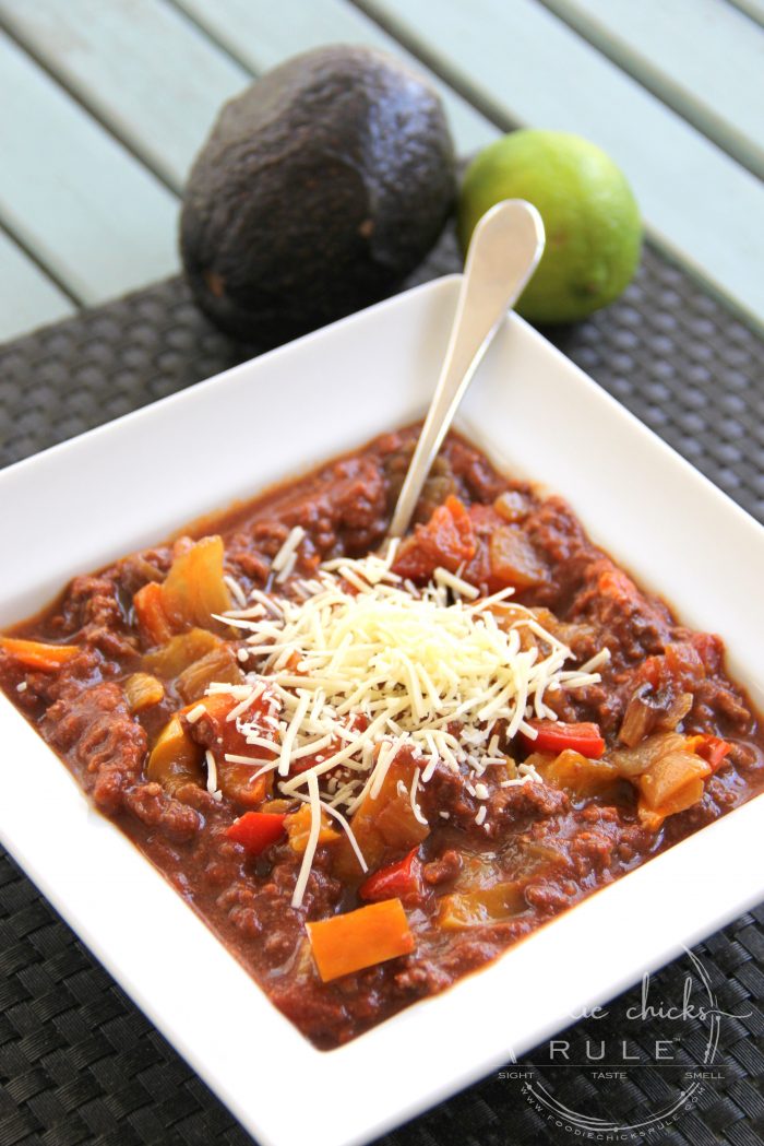 Whole30 Beanless Chili - (so thick and hearty!!) foodiechicksrule.com #whole30 #beanlesschili #whole30recipe #whole30chili