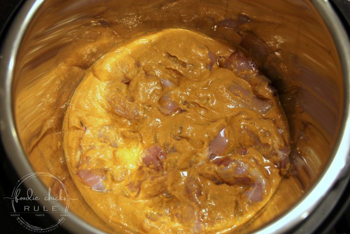 Instant Pot Chicken Korma - so quick and easy!! foodiechicksrule.com #instantpot #instantpotdinnerrecipes #instantpotrecipes #instantpotchickenkorma