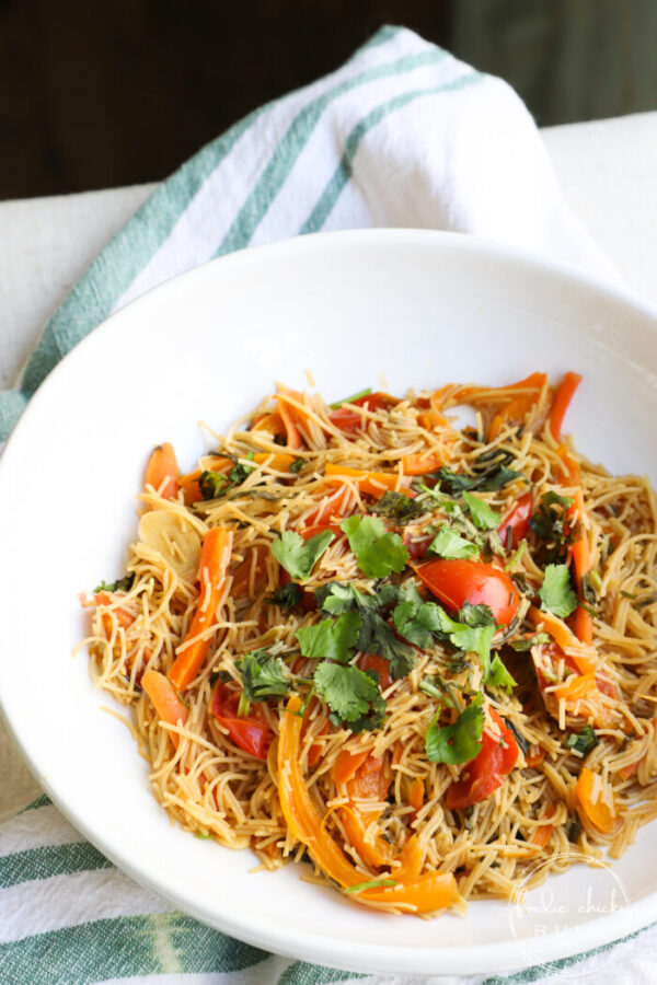 This Veggie Noodle Stir Fry is PLANT BASED for a healthy, and quick, meal option! So fresh and good! foodiechicksrule.com #veggiemeal #plantbased #vegan #noodlestirfry #stirfry #vegandinners #plantbasedideas