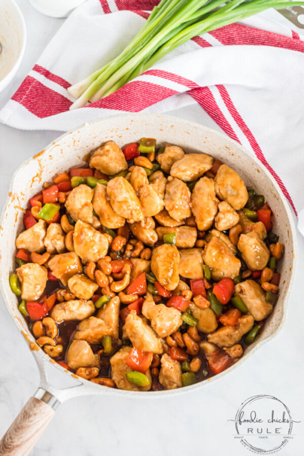 This amazing Cashew Chicken Recipe is a winner in our house! Simple to make (of course!), beautiful presentation and full of flavor! foodiechicksrule.com #cashewchicken #cashewchickenrecipe #thairecipes #chickenandrice